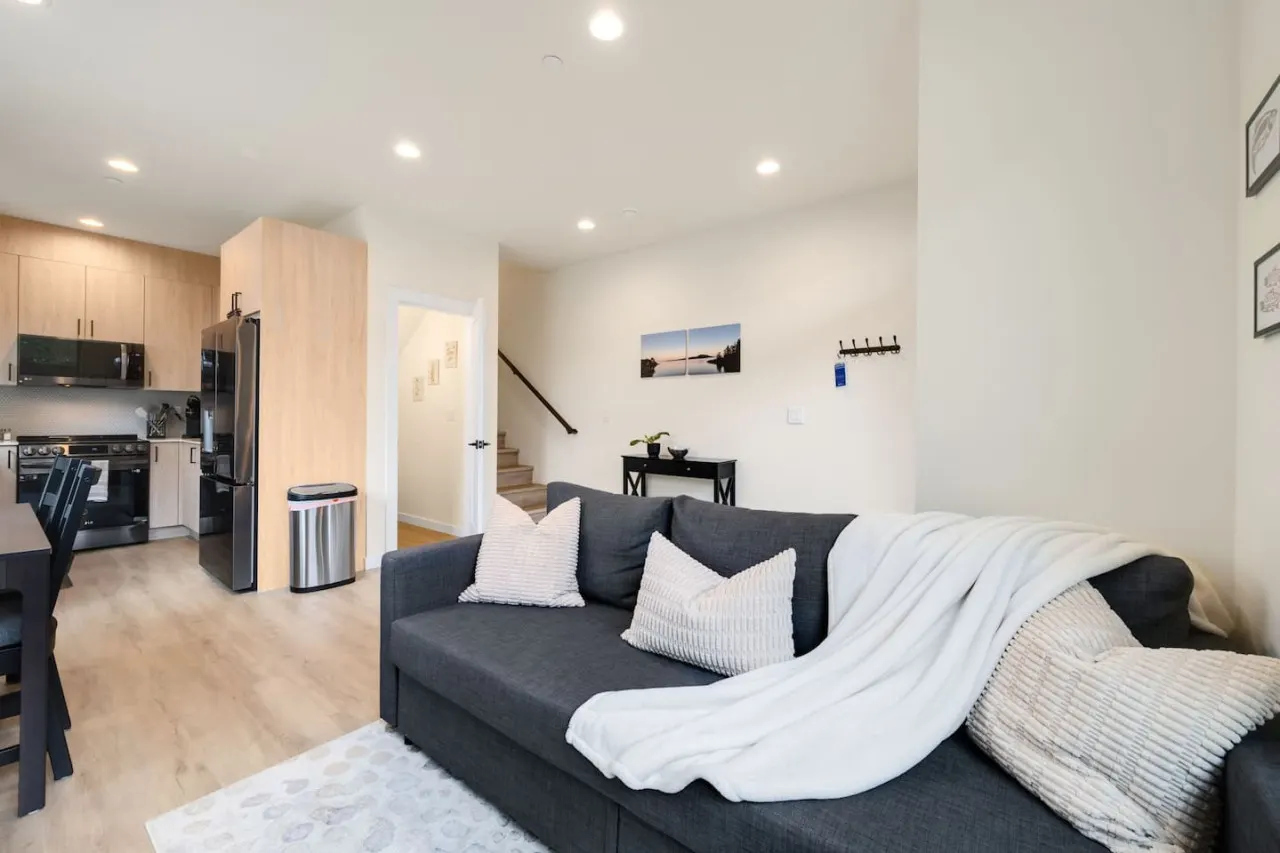Urban Roosevelt/Greenlake Getaway 6