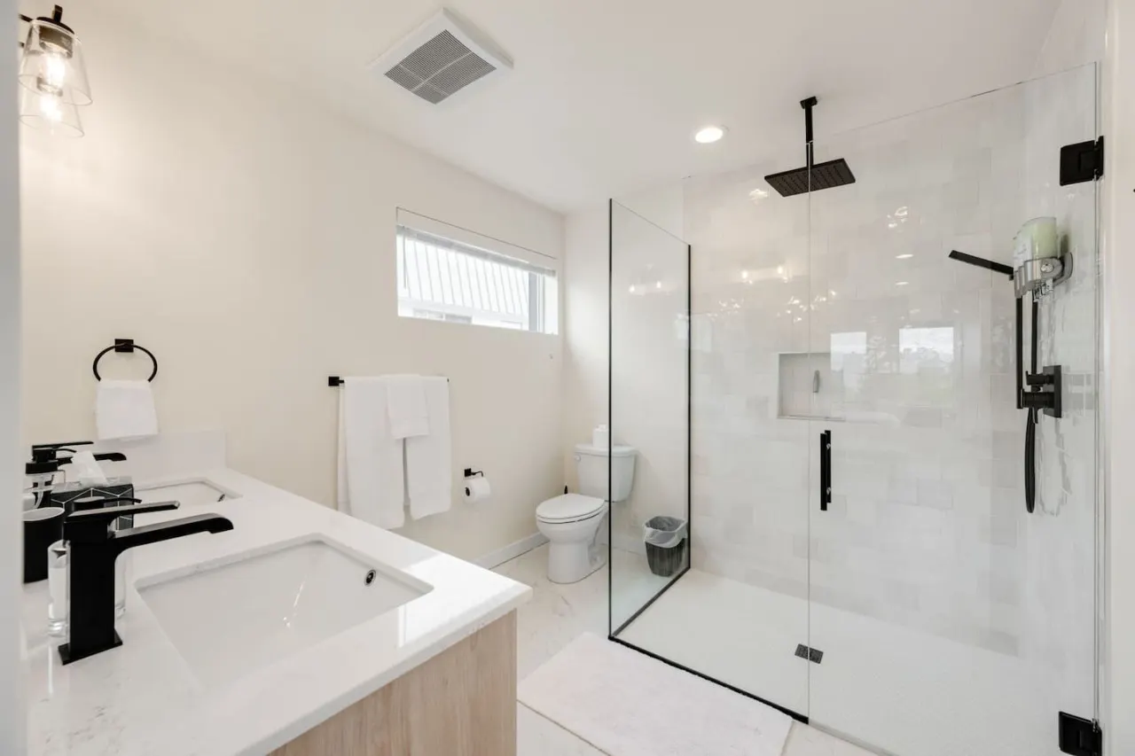 Urban Roosevelt/Greenlake Getaway 7