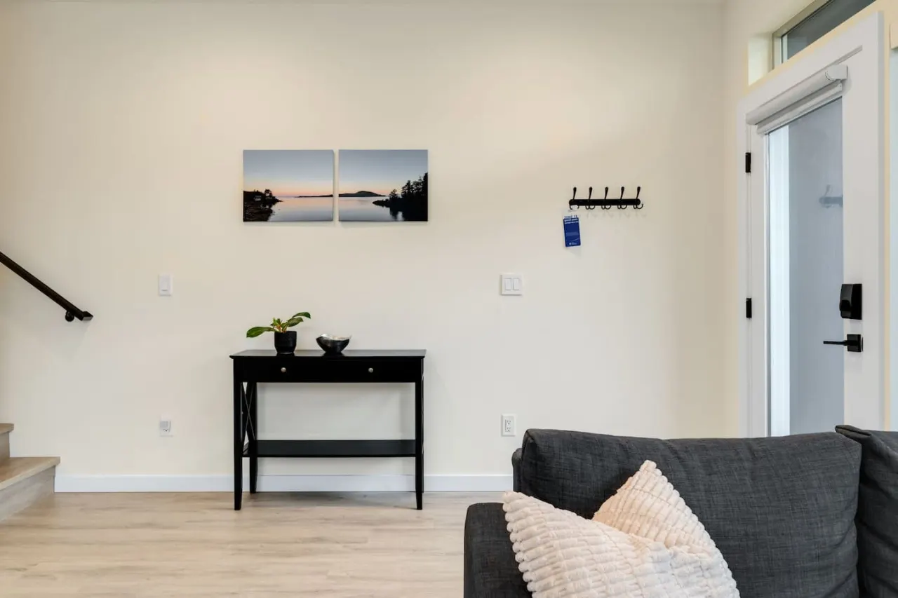 Urban Roosevelt/Greenlake Getaway 8