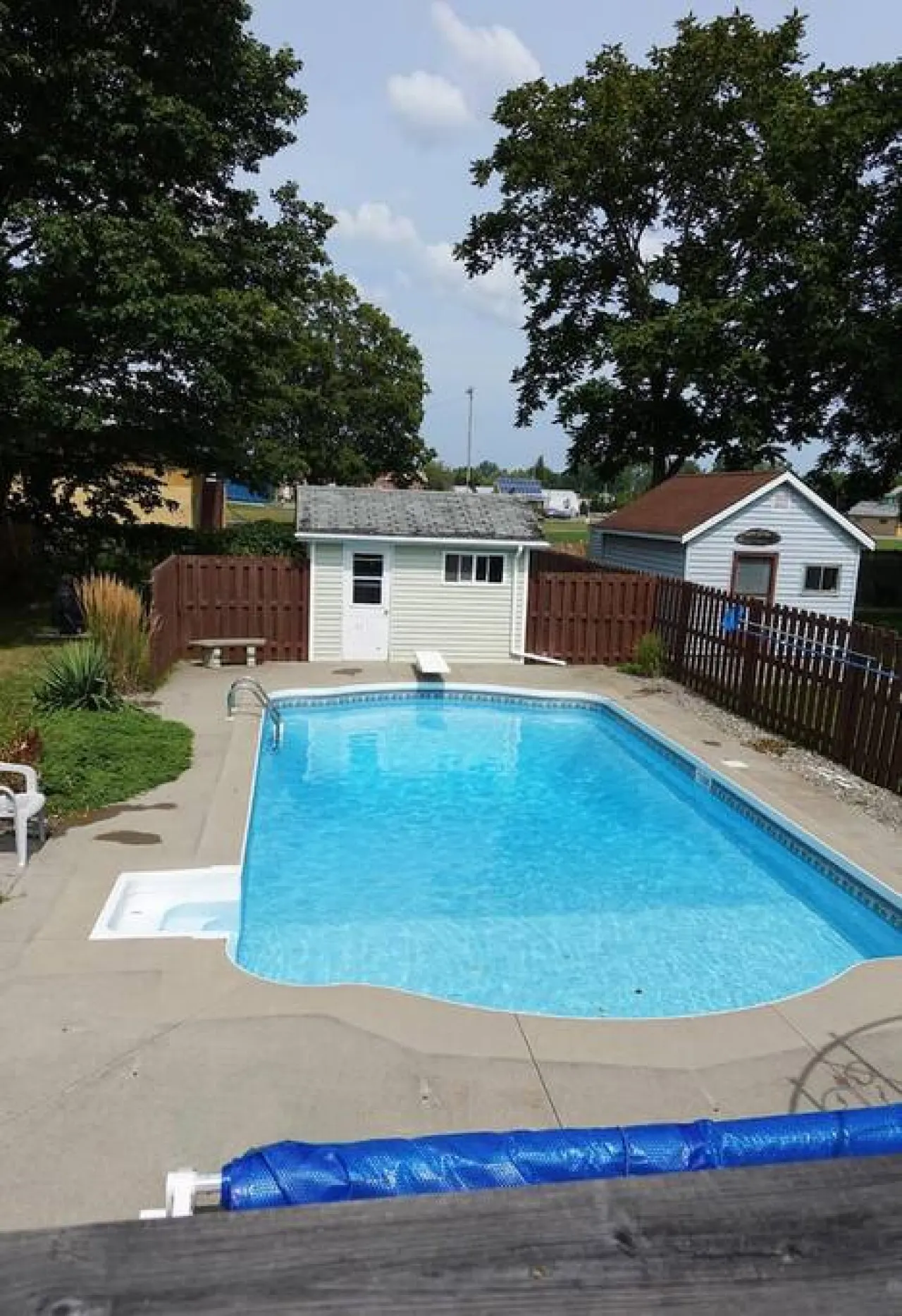 Downtown Picton, salt water pool, One Beach Pass included!