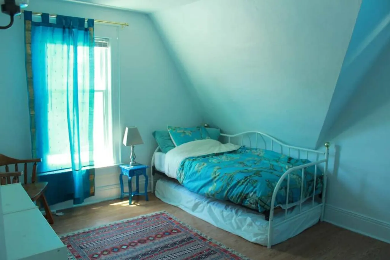 Downtown Picton, salt water pool, One Beach Pass included! 15