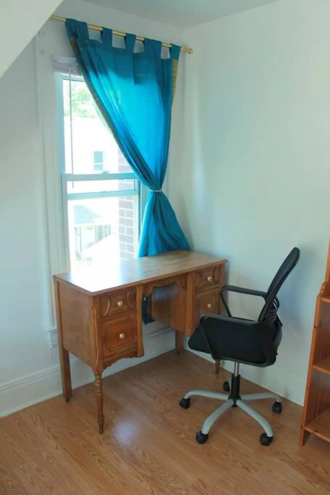 Downtown Picton, salt water pool, One Beach Pass included! 16