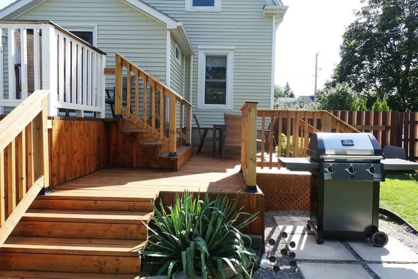 Downtown Picton, salt water pool, One Beach Pass included! 17