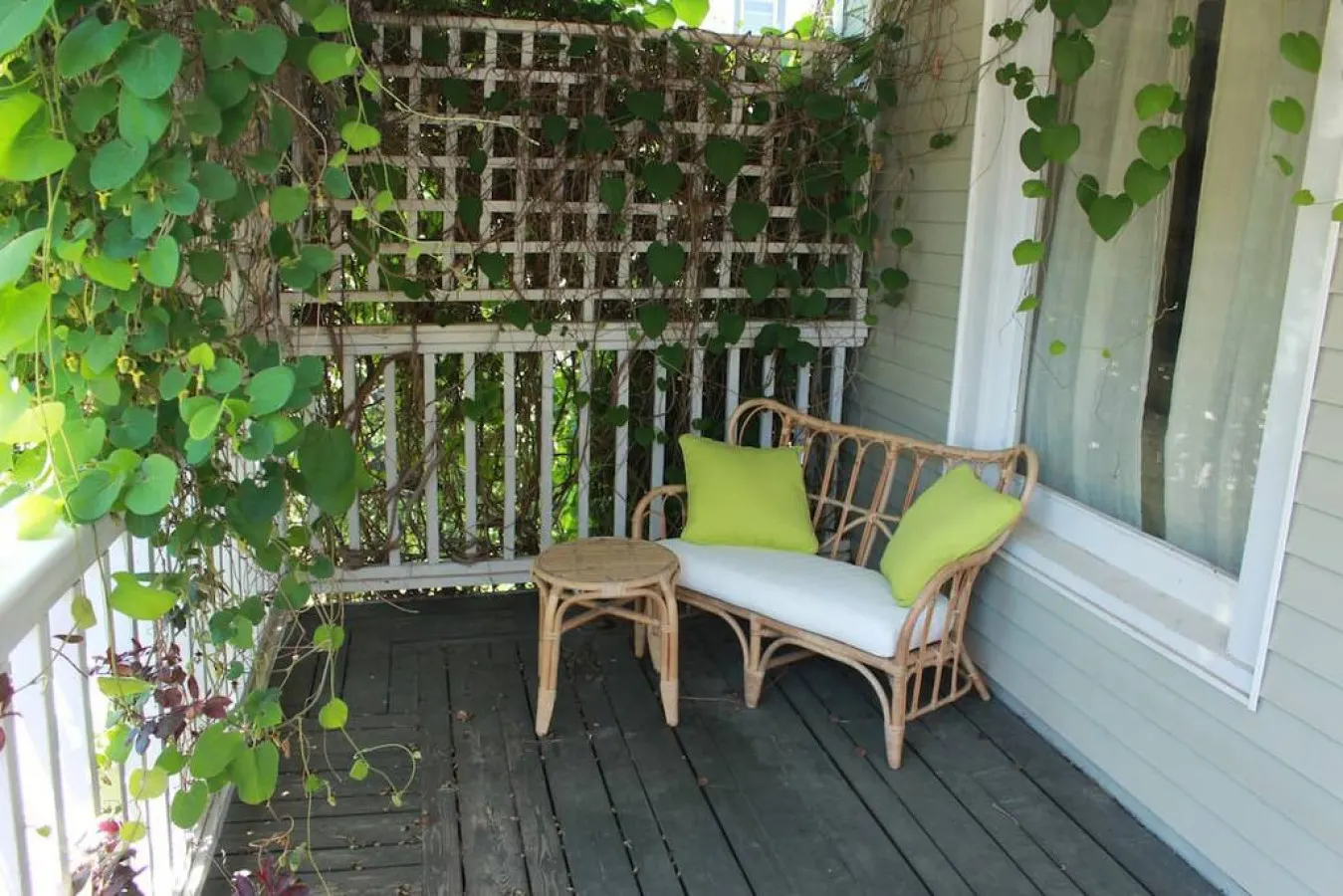 Downtown Picton, salt water pool, One Beach Pass included! 6