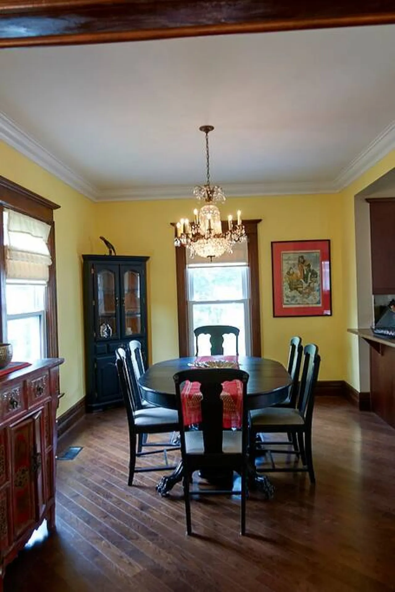 Downtown Picton, salt water pool, One Beach Pass included! 7