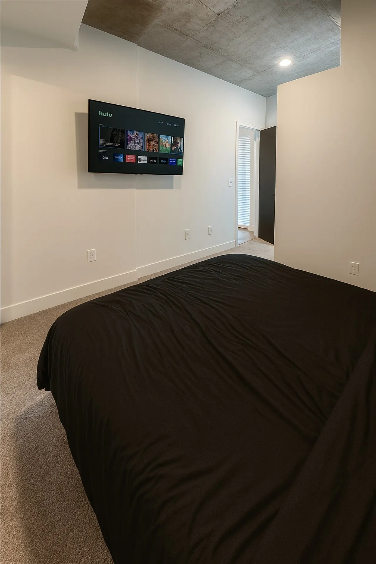 Trendy 3BR/3BA City Apt– Pool+Ping Pong 5F 19