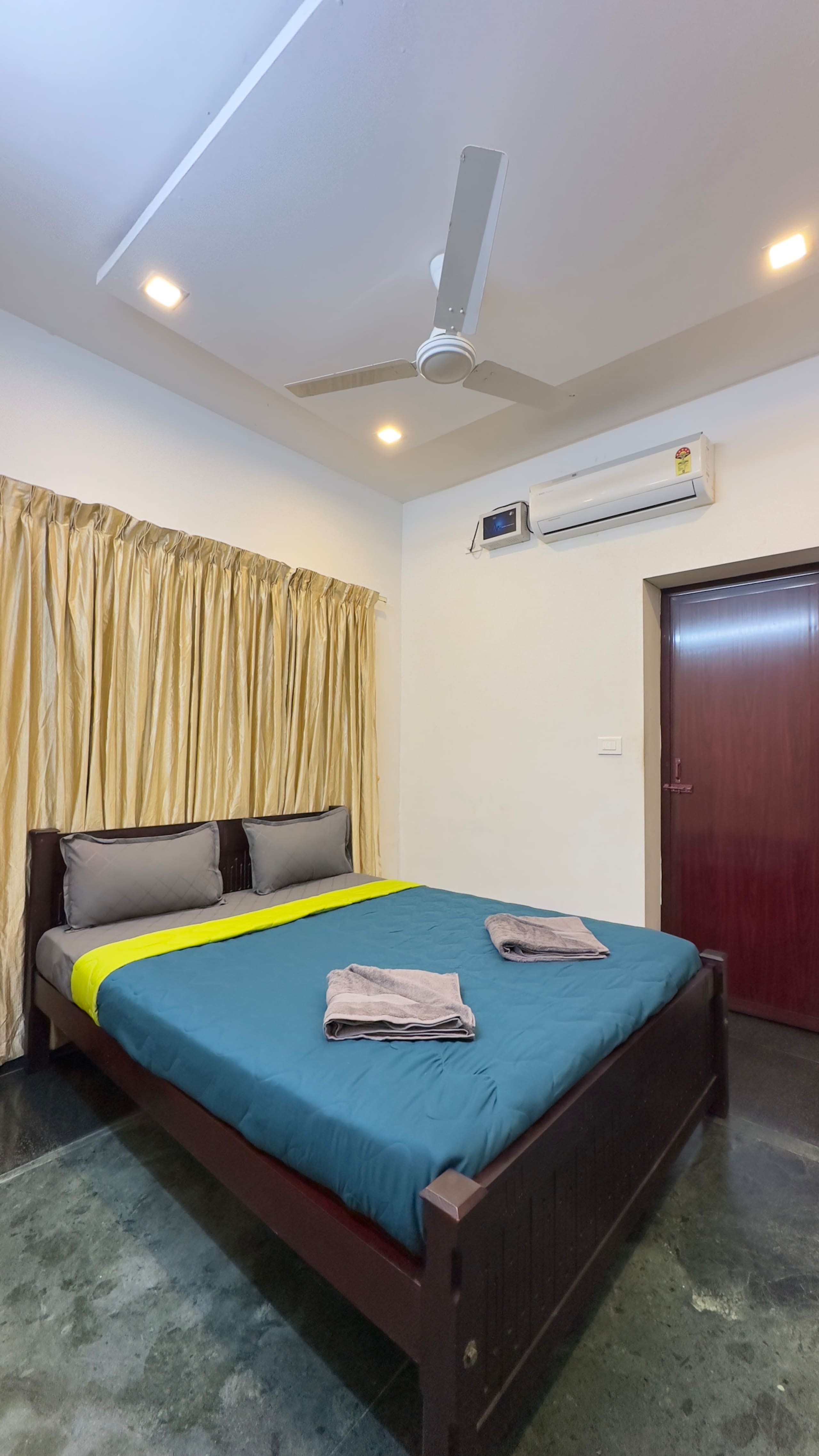 The Beach Manor 3BHK by Halcyon Traveltech 19