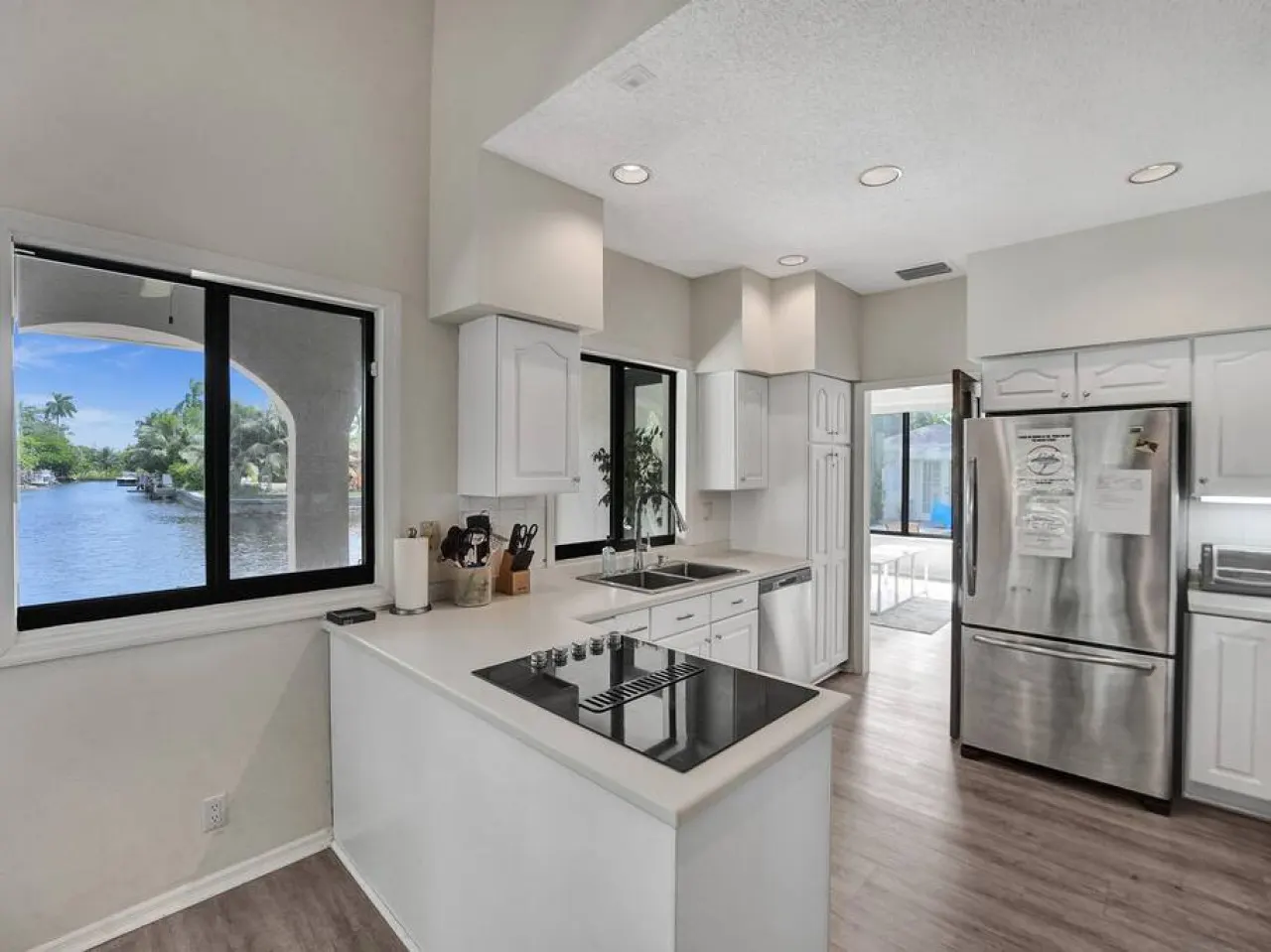 Waterfront Heated Saltwater Pool & Kayaks 16