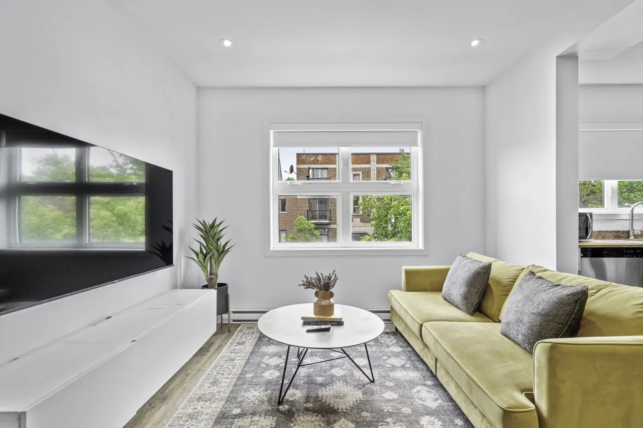 Little Italy - Stylish 2-Bedroom Haven by Jean Talon Market - Unit 1 3