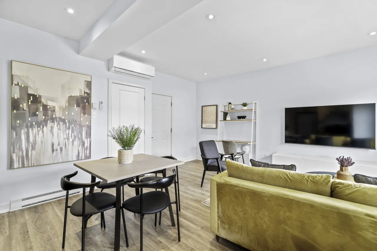 Little Italy - Stylish 2-Bedroom Haven by Jean Talon Market - Unit 1 7