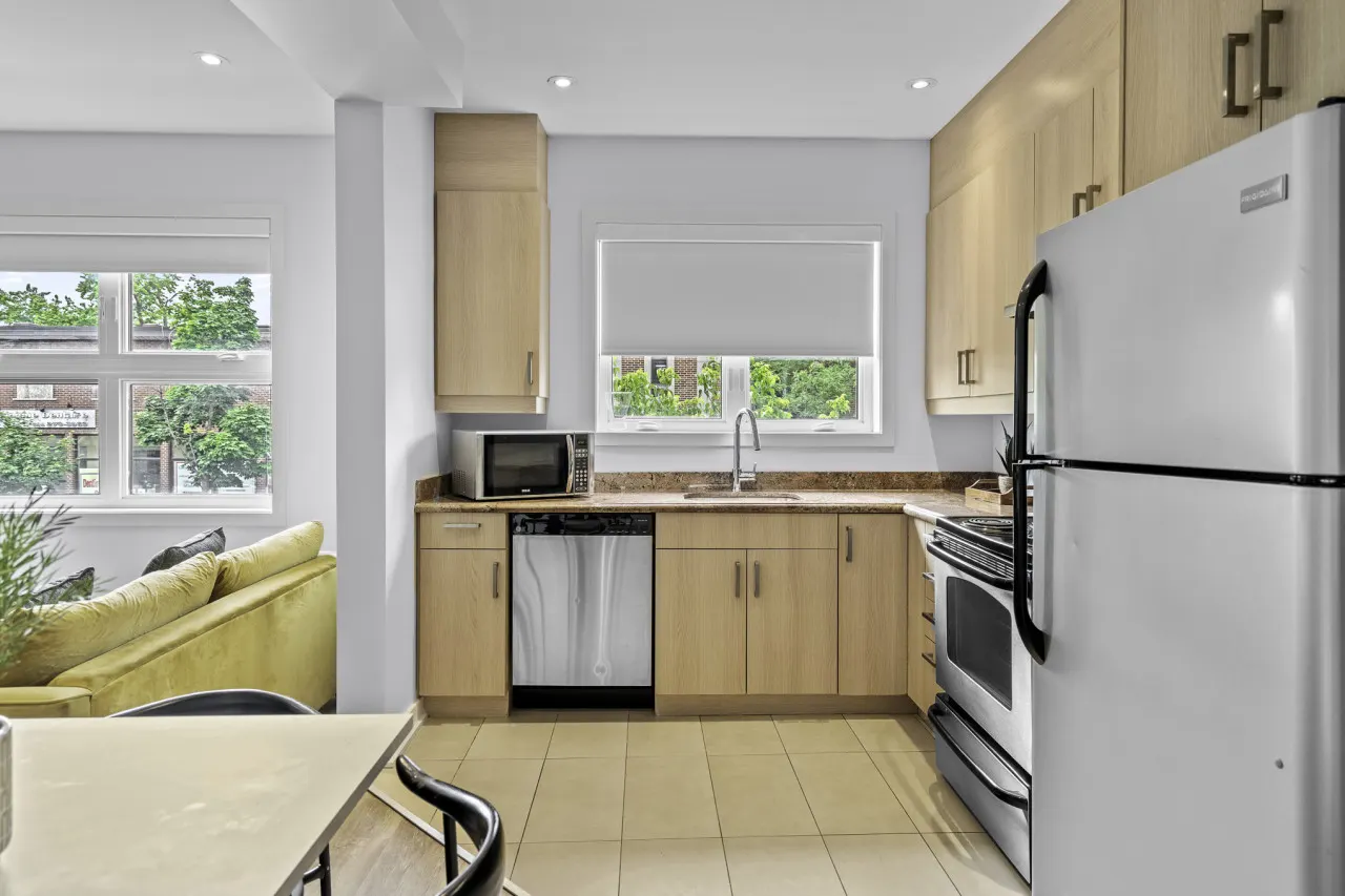 Little Italy - Stylish 2-Bedroom Haven by Jean Talon Market - Unit 1 8