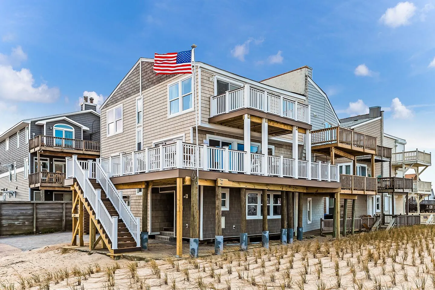Oceanfront Beach House Hot Tub + Bay Views 2