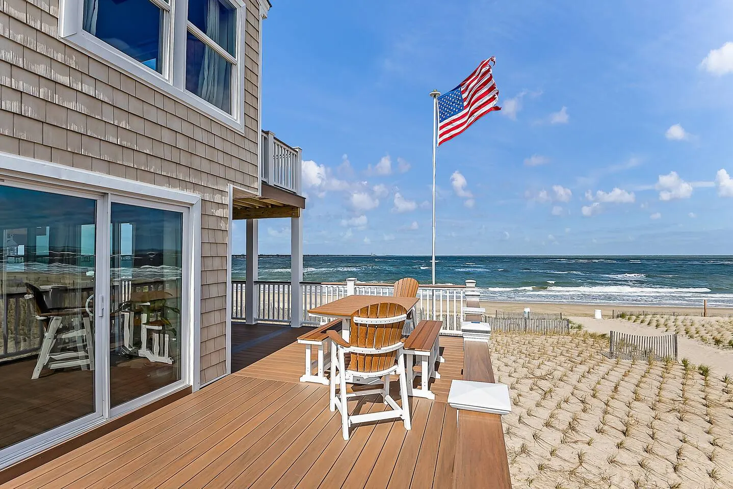 Oceanfront Beach House Hot Tub + Bay Views 8
