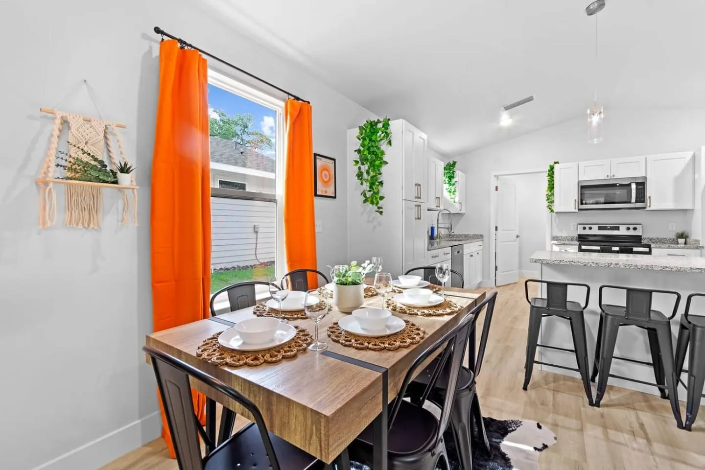 *Near UF Stadium* - Sleeps 12 Arcade + Mini Golf 14