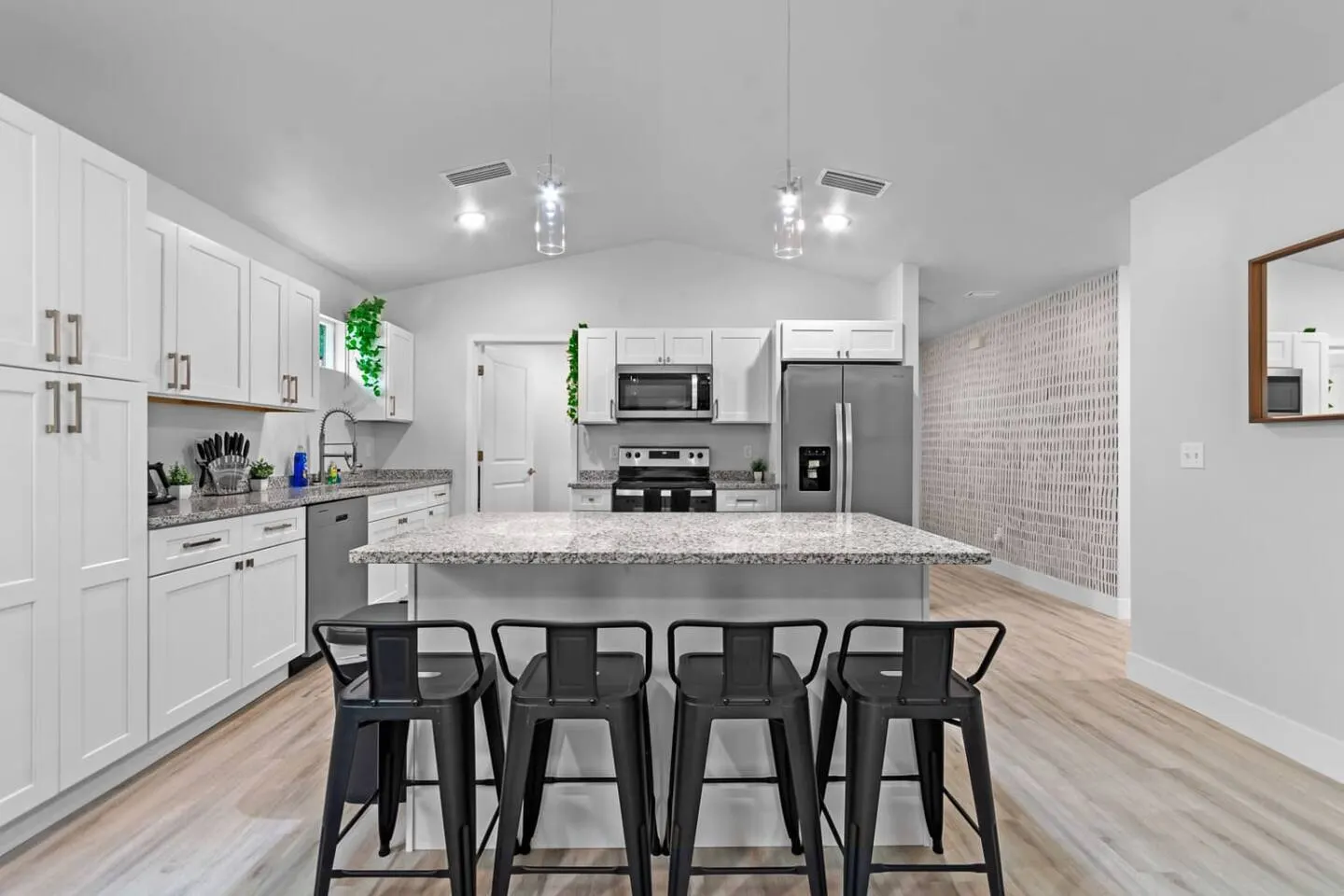 *Near UF Stadium* - Sleeps 12 Arcade + Mini Golf 15