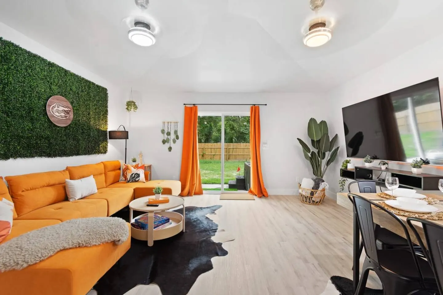 *Near UF Stadium* - Sleeps 12 Arcade + Mini Golf 16
