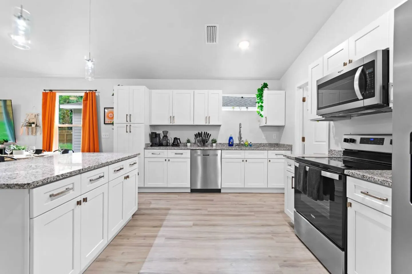 *Near UF Stadium* - Sleeps 12 Arcade + Mini Golf 17