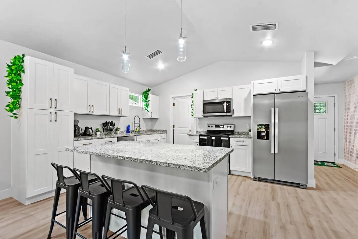 *Near UF Stadium* - Sleeps 12 Arcade + Mini Golf 19