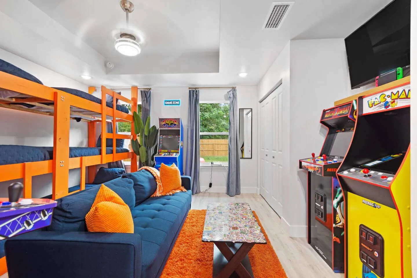 *Near UF Stadium* - Sleeps 12 Arcade + Mini Golf 3