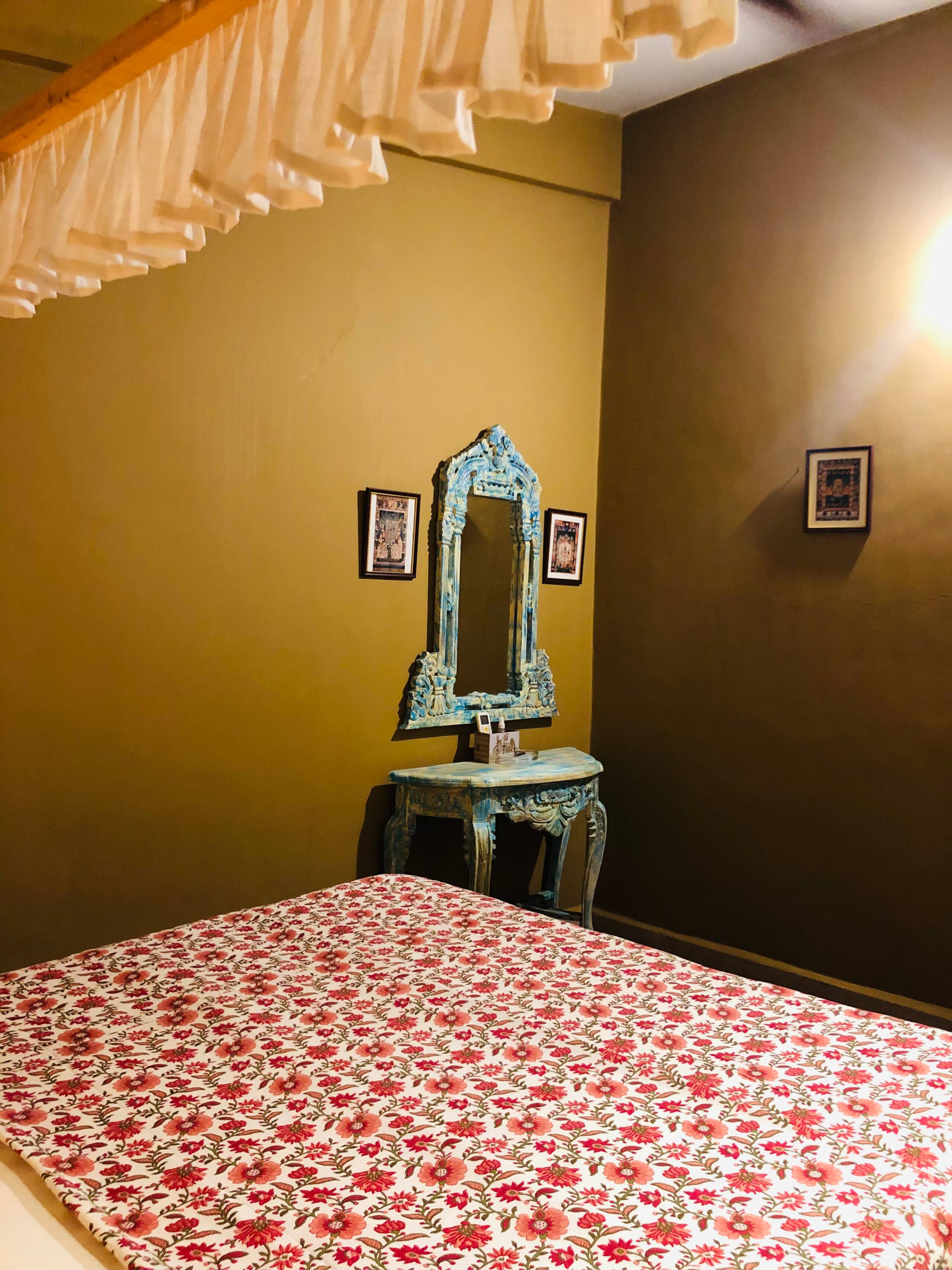 Heritage Heaven : 1BHK with Royal Vibes & Balcony 34