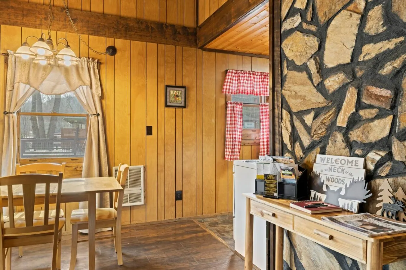 Riverfront Cabin Mtn Views, Fishing & Rafting 9