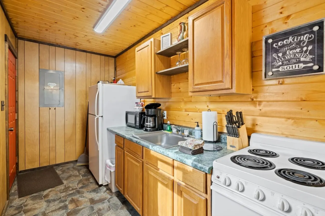 Riverfront Cabin Mtn Views, Fishing & Rafting 4