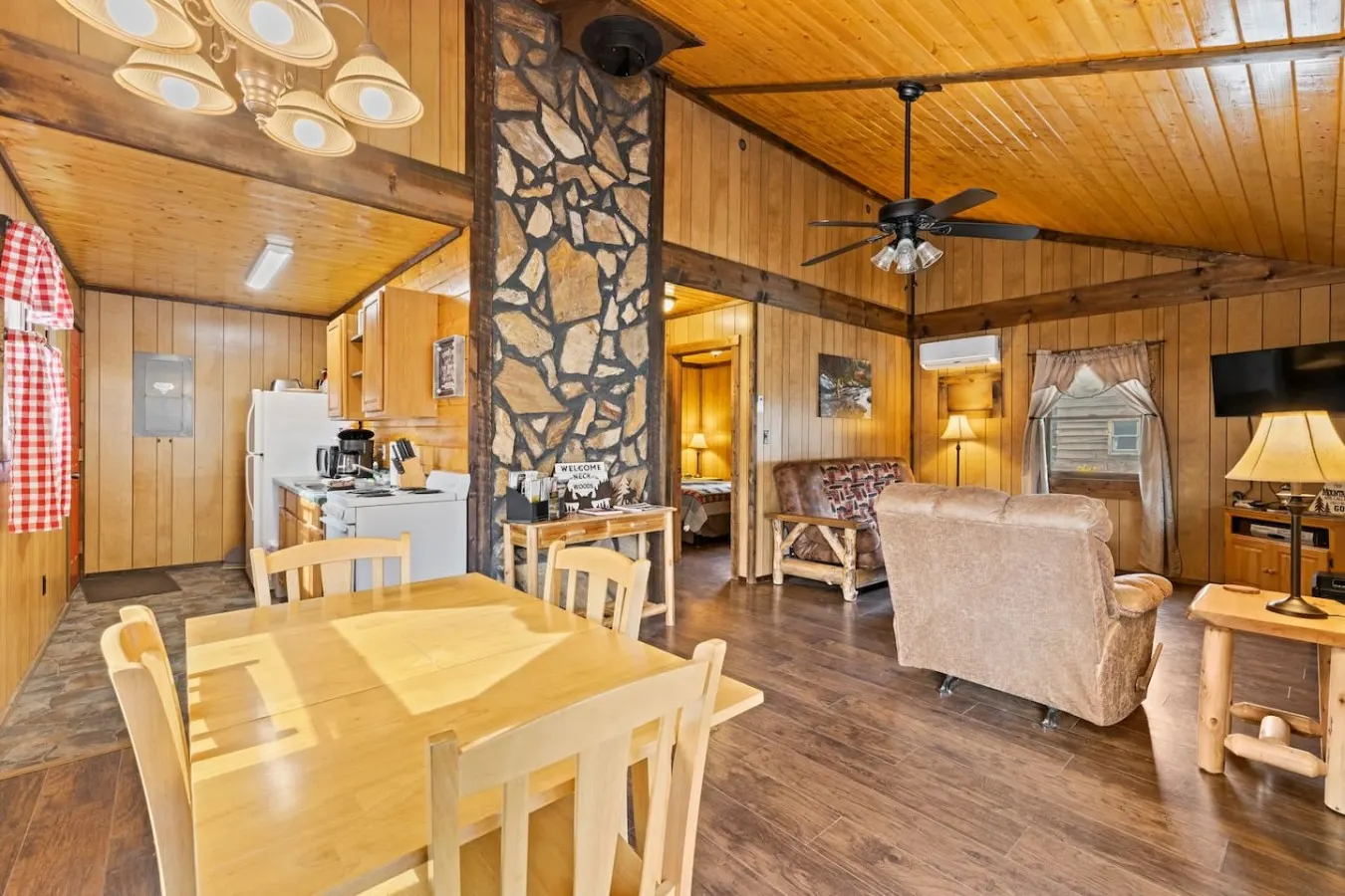 Riverfront Cabin Mtn Views, Fishing & Rafting 8