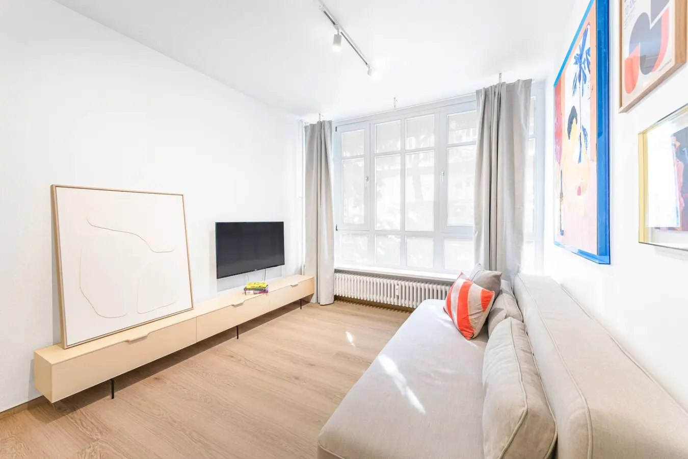 One-Bedroom Apartment in Wilmersdorf 10