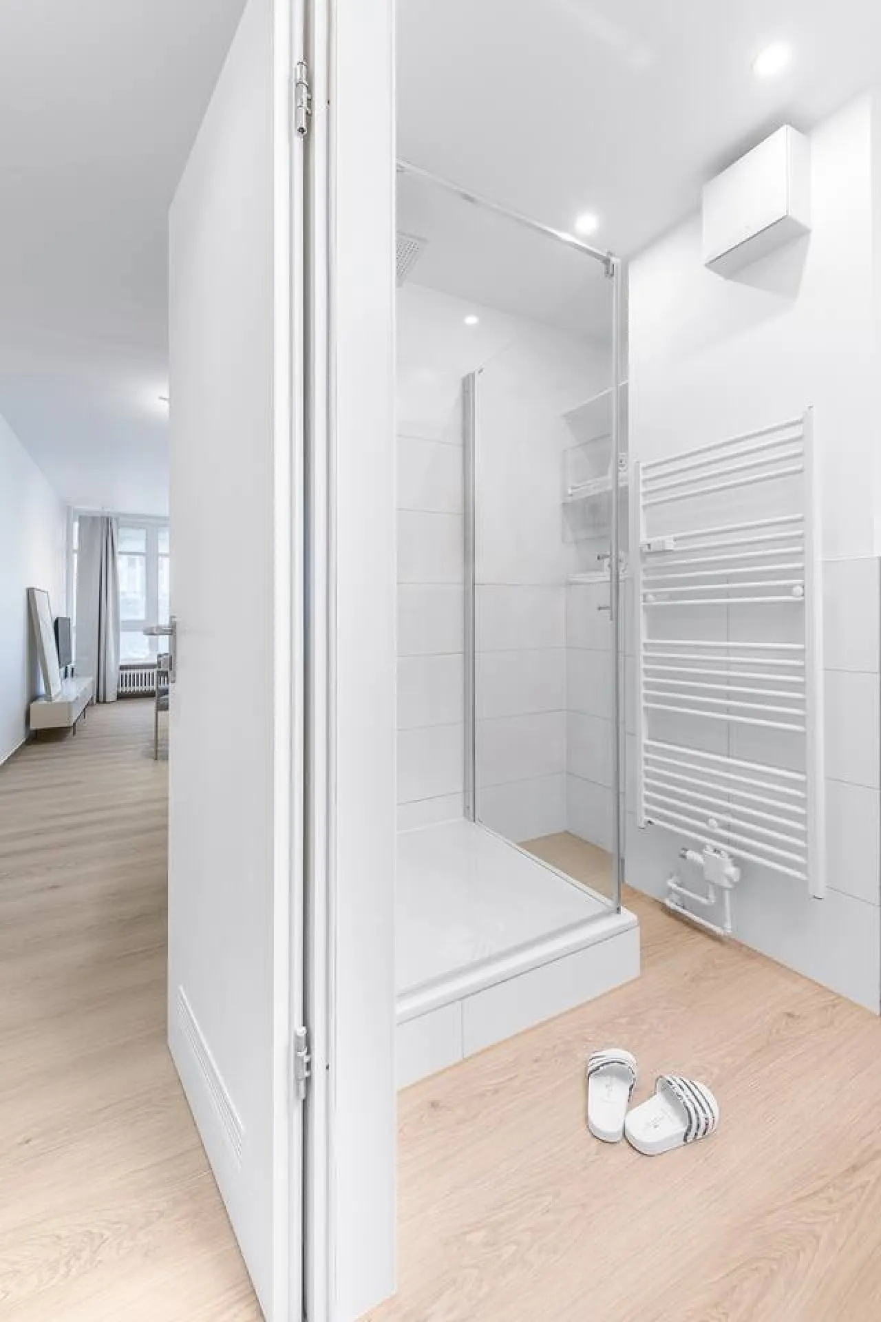One-Bedroom Apartment in Wilmersdorf 11