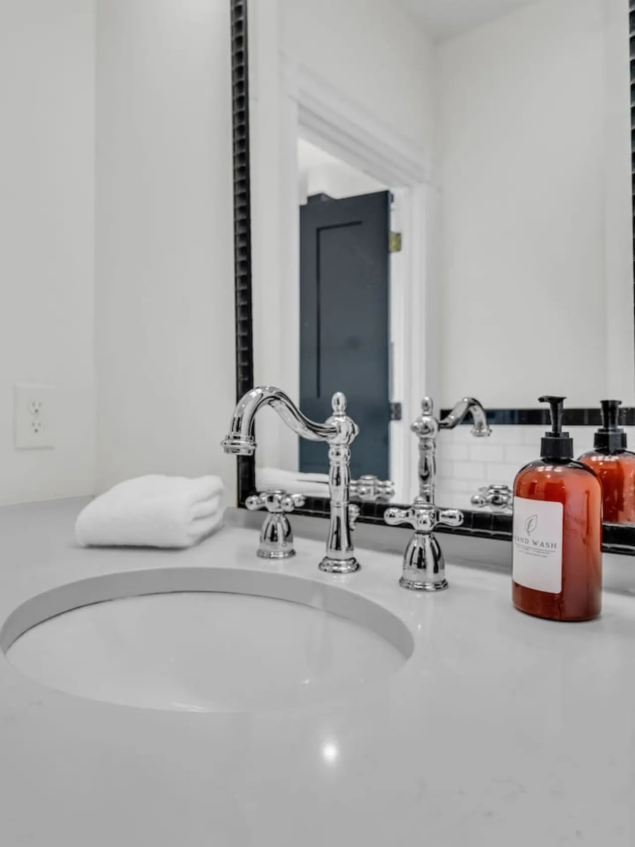 Downtown Knoxville Townhome ~ 45min to Smokies 9