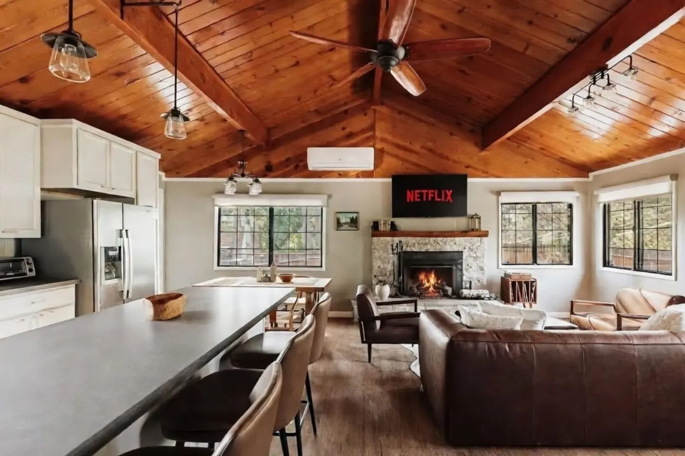 Modern Retreat Spa, EV, Mountain Snow Views & BBQ 11