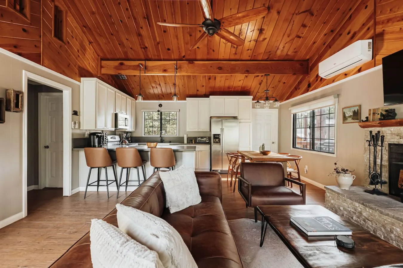 Modern Retreat Spa, EV, Mountain Snow Views & BBQ 14