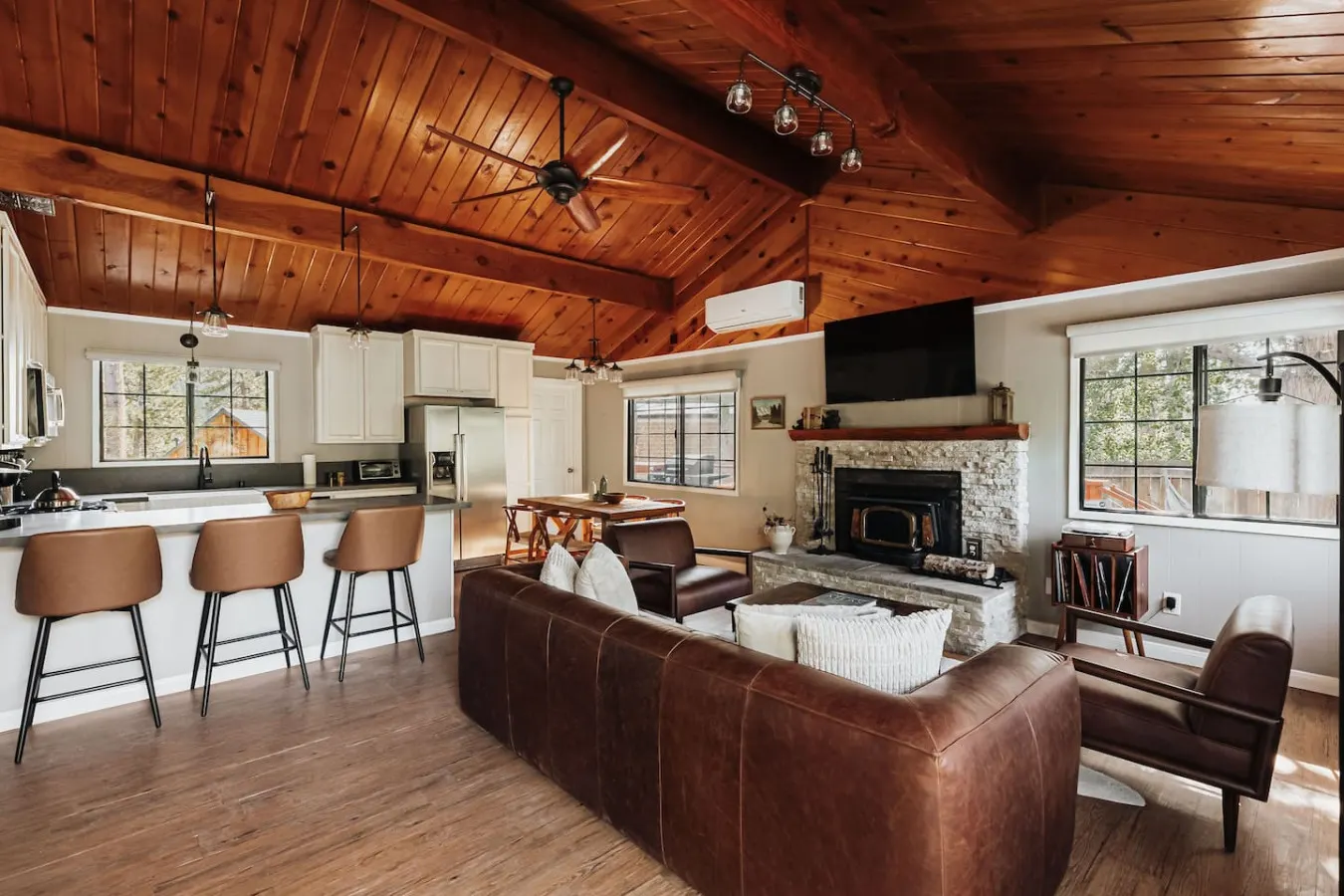 Modern Retreat Spa, EV, Mountain Snow Views & BBQ 19