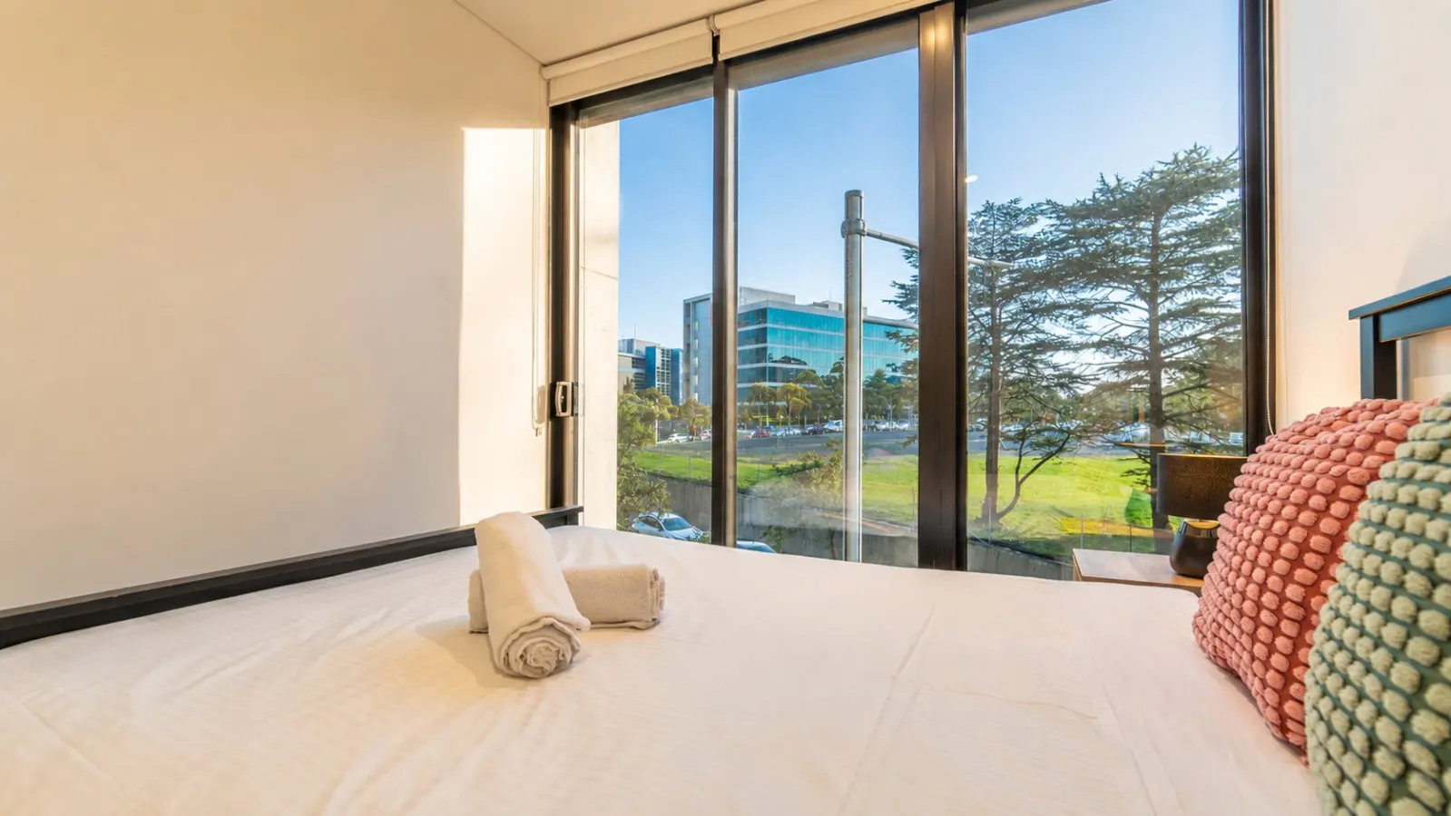 North Ryde 2BR + Study Metro, Parking, Pool 9