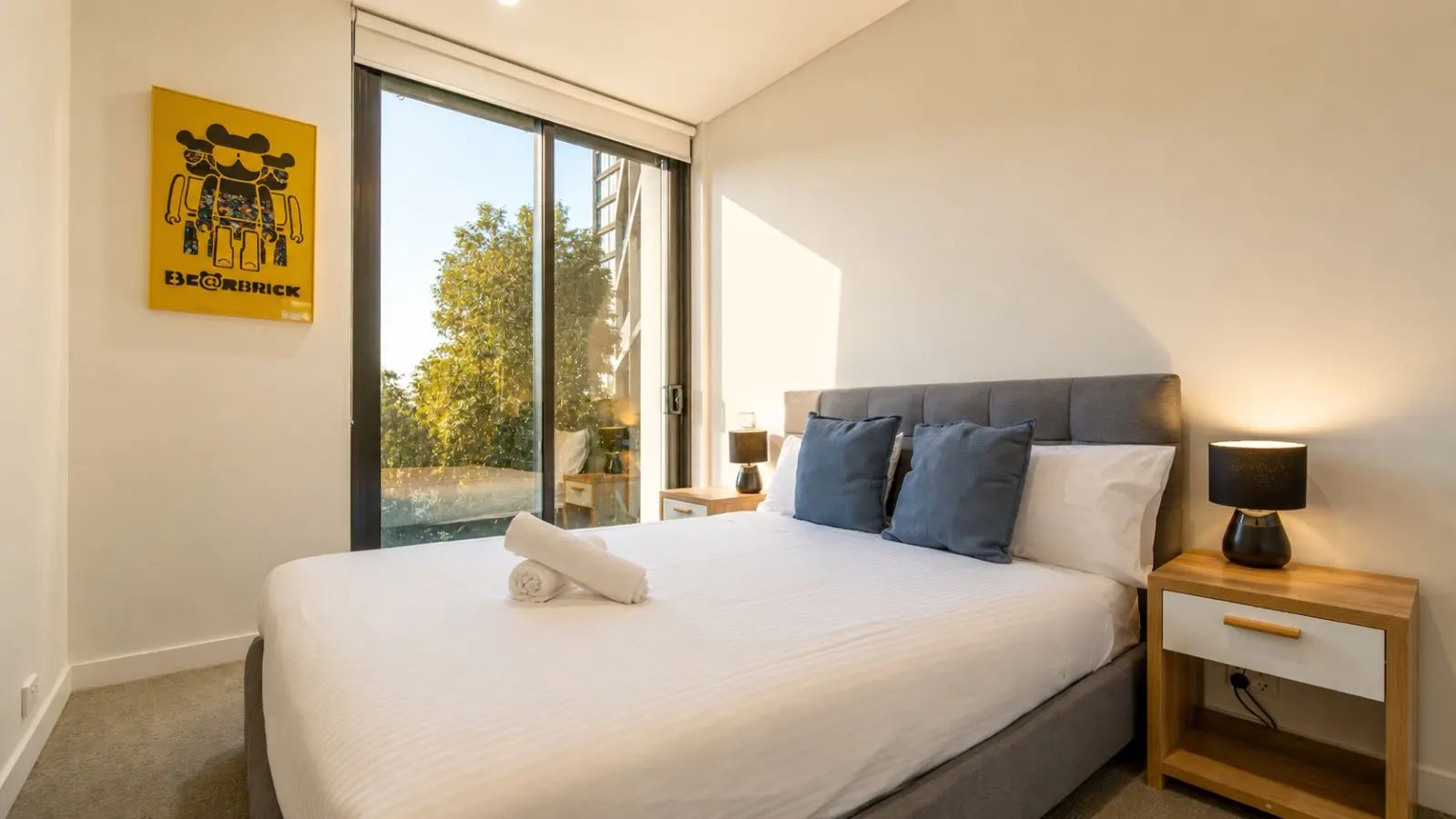 North Ryde 2BR + Study Metro, Parking, Pool 10