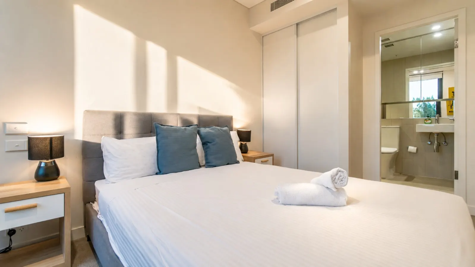 North Ryde 2BR + Study Metro, Parking, Pool 11