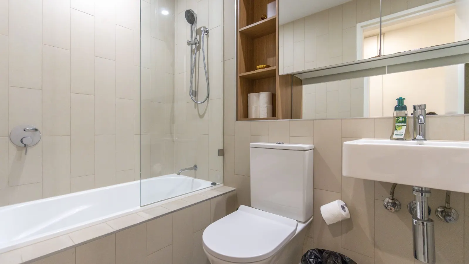 North Ryde 2BR + Study Metro, Parking, Pool 16