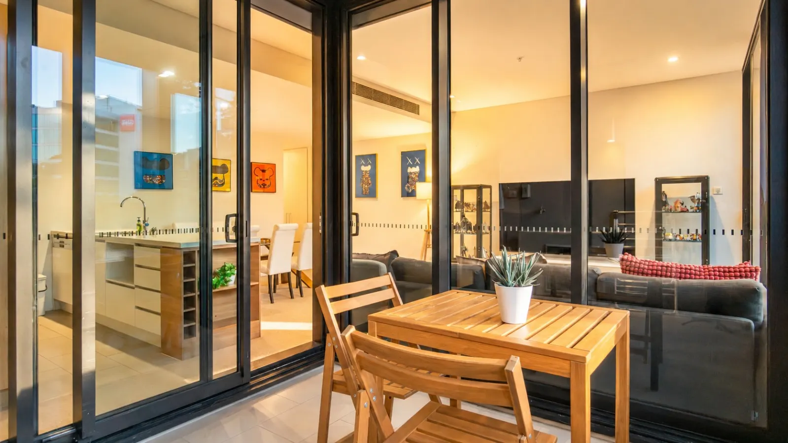 North Ryde 2BR + Study Metro, Parking, Pool 7