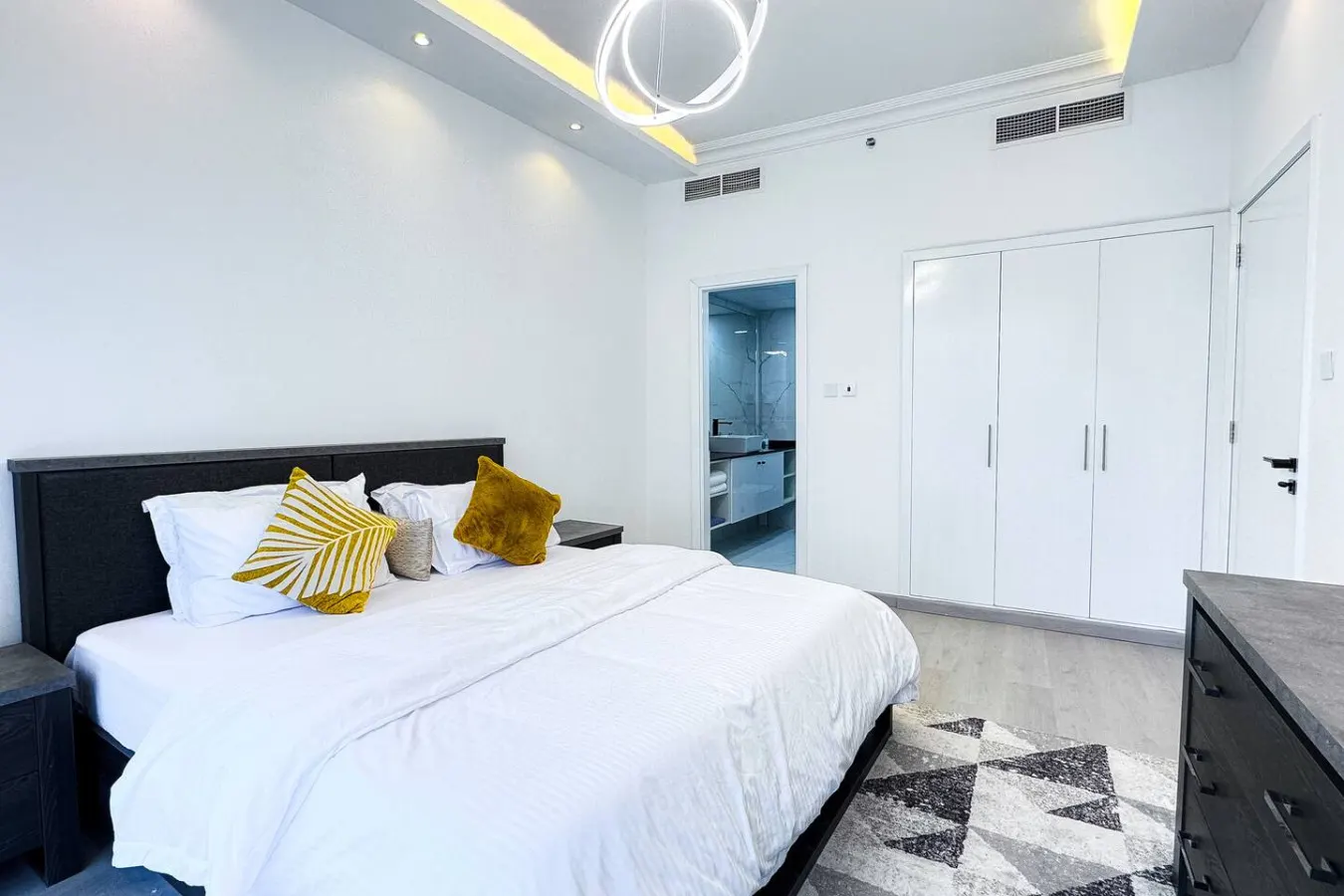 Jumeriah Lake Tower - Lake View (JLT) (MAG214) (2) 8