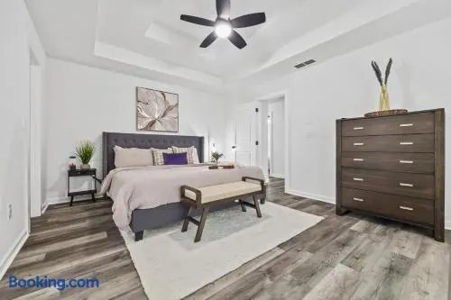 Spacious 3BR Loganville Retreat w/ Yard — photo 4