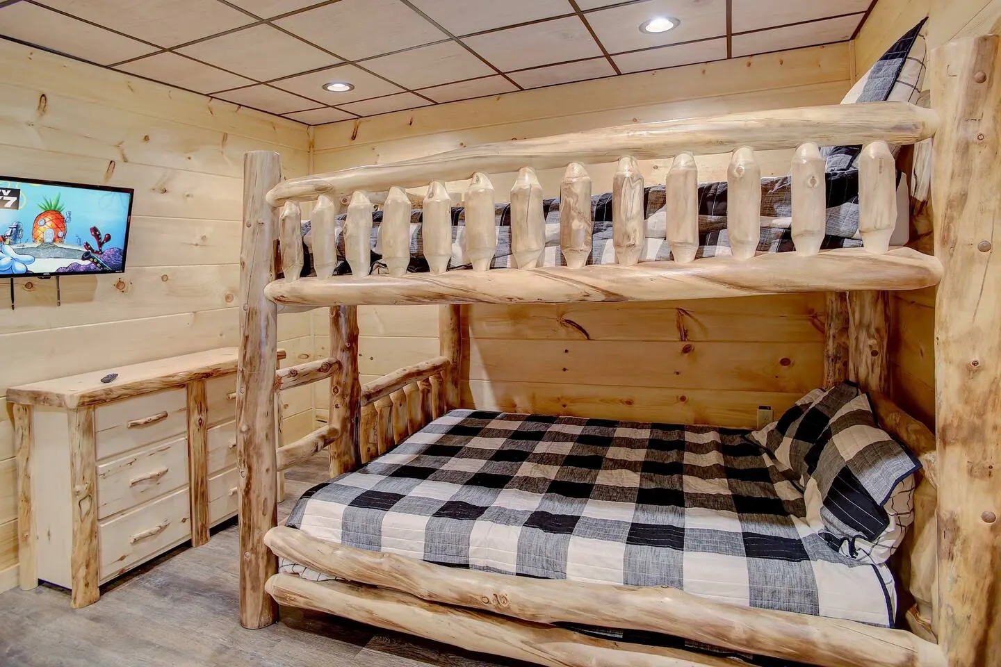 NEW BUILD-5BD-Hottub-WIFI-Theater-Pool Tble-ROKU 17