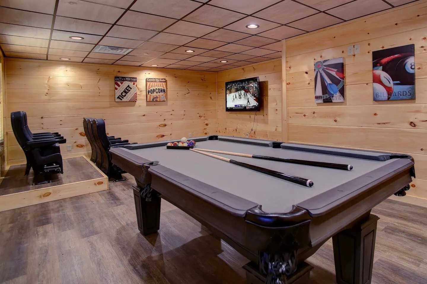 NEW BUILD-5BD-Hottub-WIFI-Theater-Pool Tble-ROKU 18