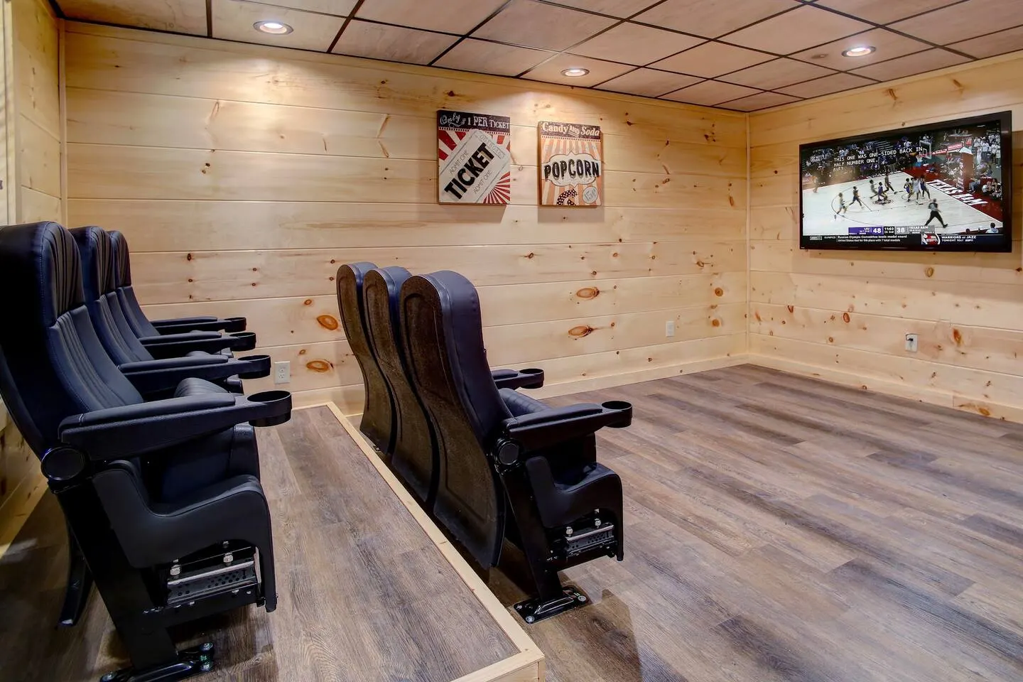NEW BUILD-5BD-Hottub-WIFI-Theater-Pool Tble-ROKU 20