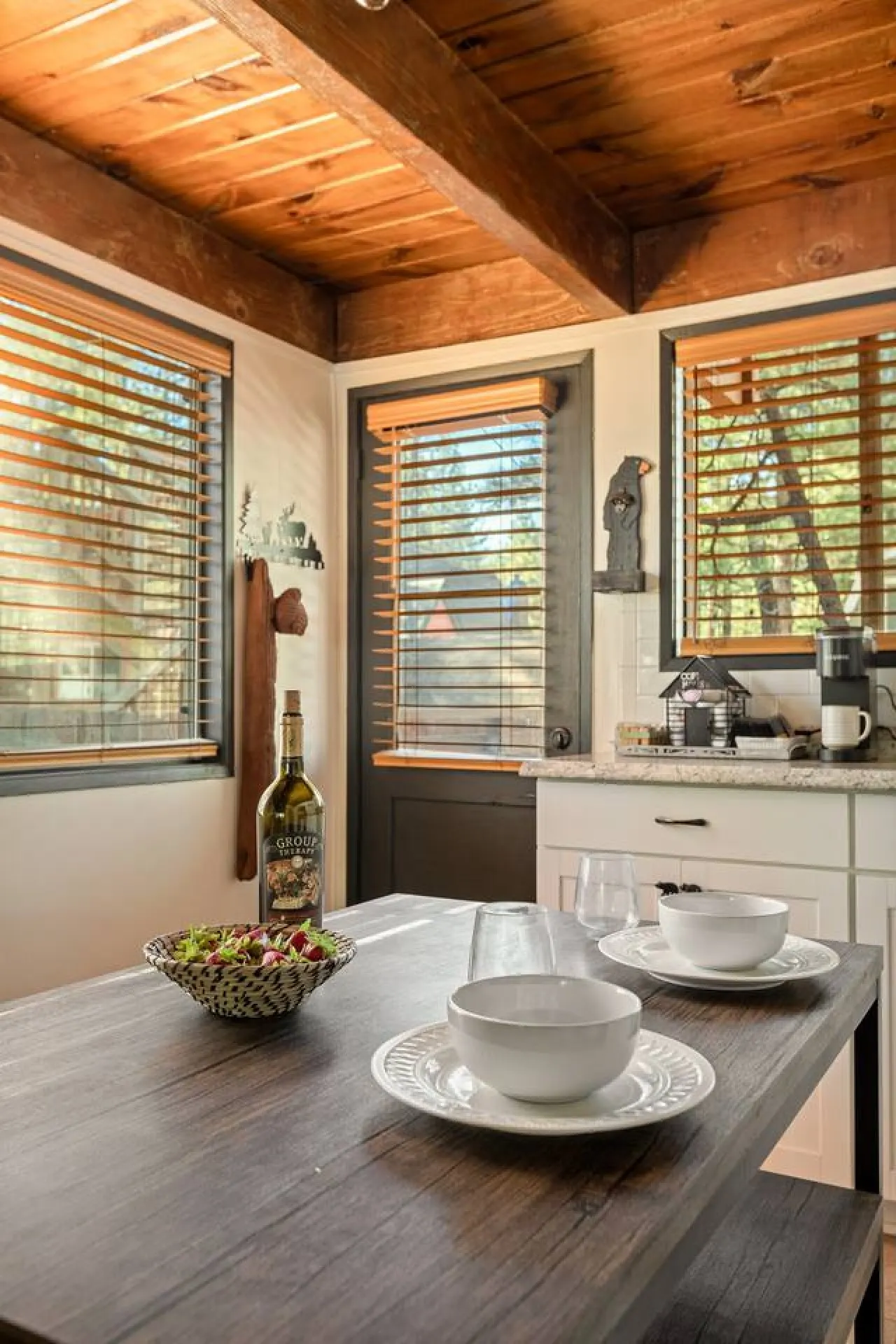Solheim Lodge Hot Tub, Fire Pit, EV Charger, Pets 10