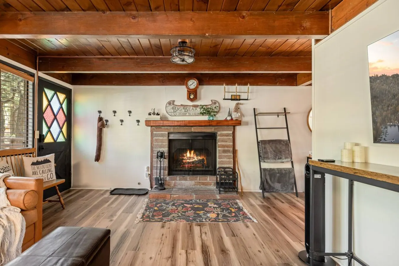 Solheim Lodge Hot Tub, Fire Pit, EV Charger, Pets 11