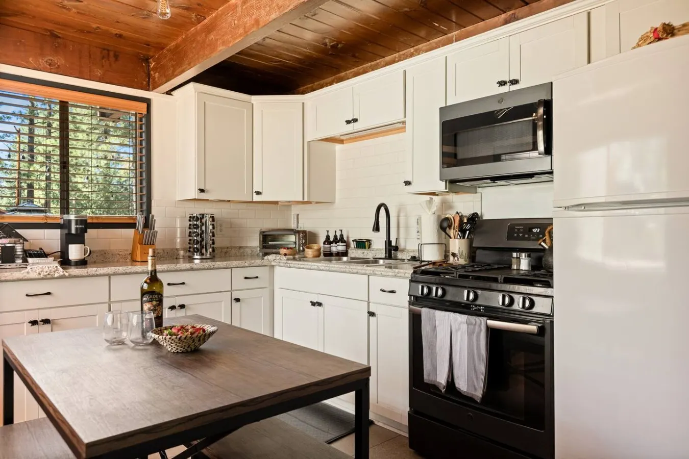 Solheim Lodge | Hot Tub, Fire Pit, EV Charger, Pets — photo 4