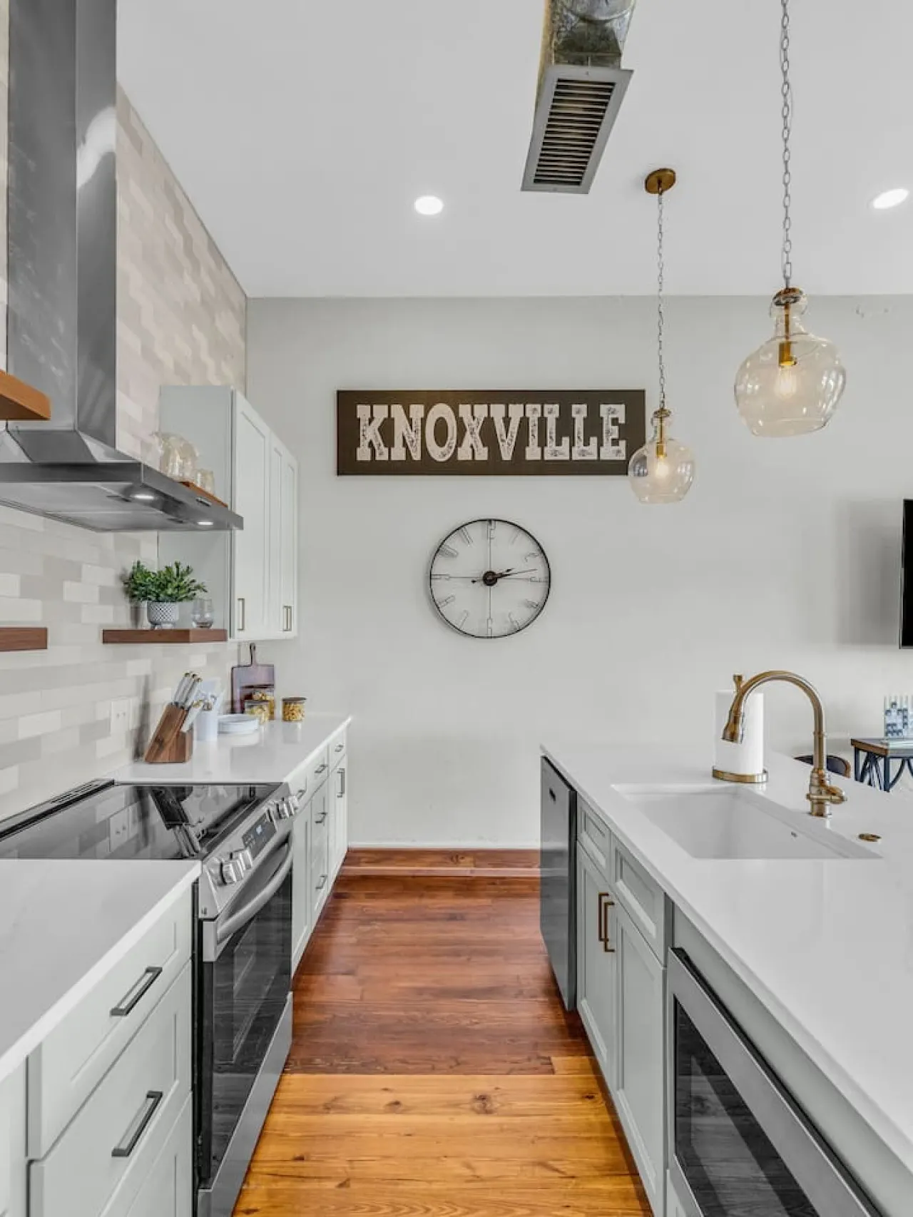 Cityscape Comfort ~ The Heart of DT Knoxville 17