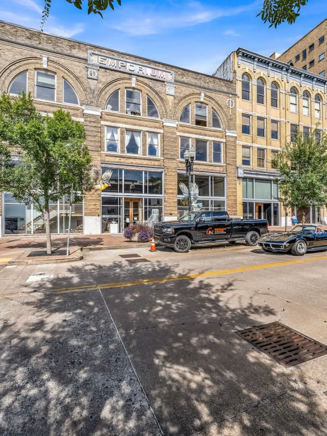 Cityscape Comfort ~ The Heart of DT Knoxville 20