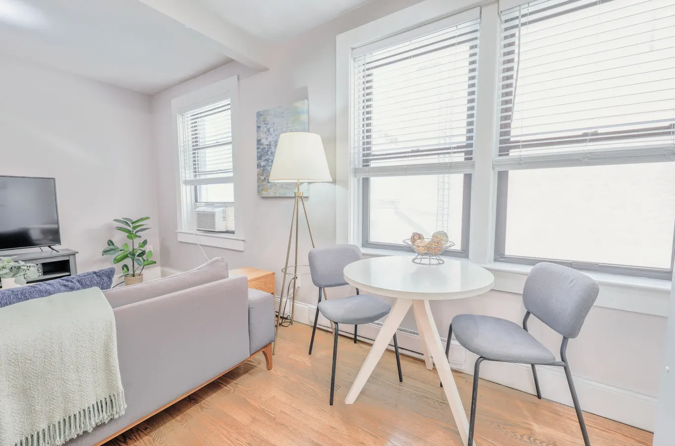 Simple 1BR w/ 99 WalkScore, Fast Wifi + SmartLock 6