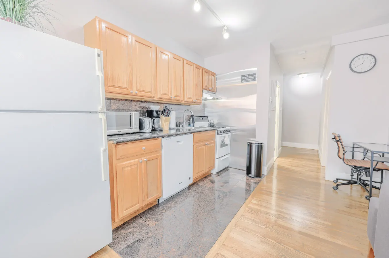 Simple 1BR w/ 99 WalkScore, Fast Wifi + SmartLock 7
